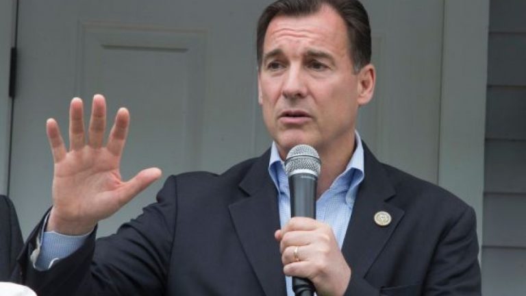 Suozzi grifts his donors
